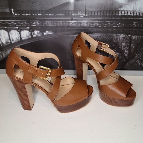 Michael Kors platform sandals - Picture 2 of 6